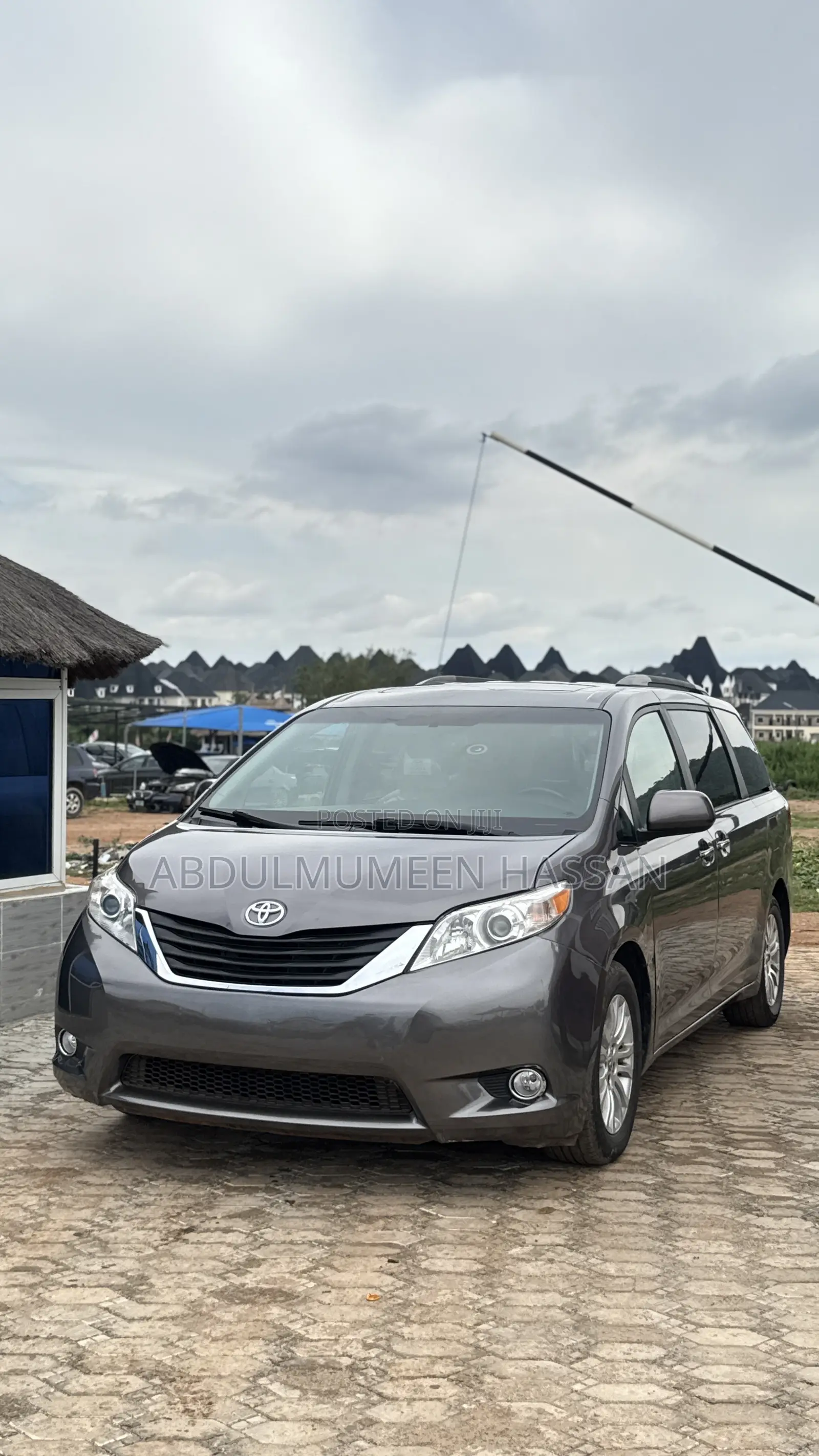 Toyota Sienna XLE 7 Passenger Auto Access Seat (3.5L 6cyl 6A) 2016 Gray