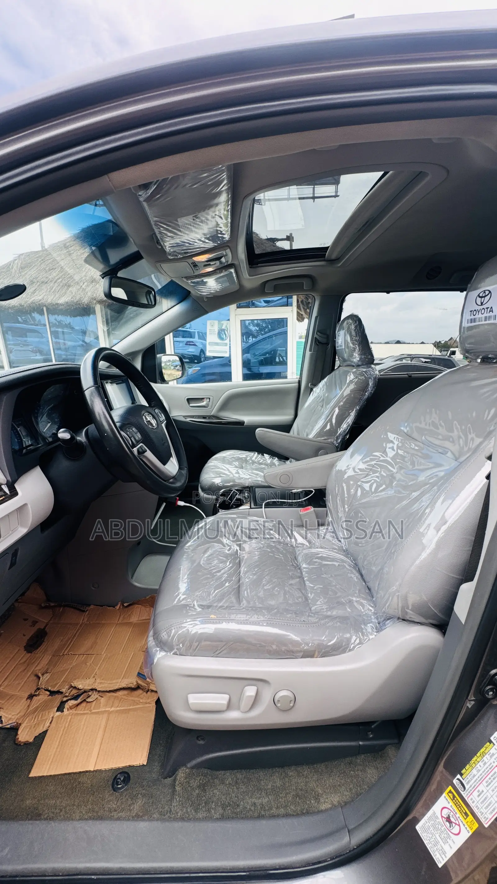 Toyota Sienna XLE 7 Passenger Auto Access Seat (3.5L 6cyl 6A) 2016 Gray