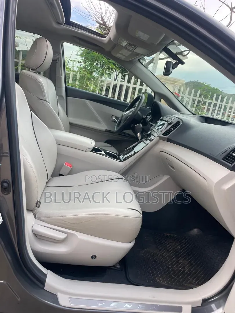 Toyota Venza Limited AWD V6 2013 Gray