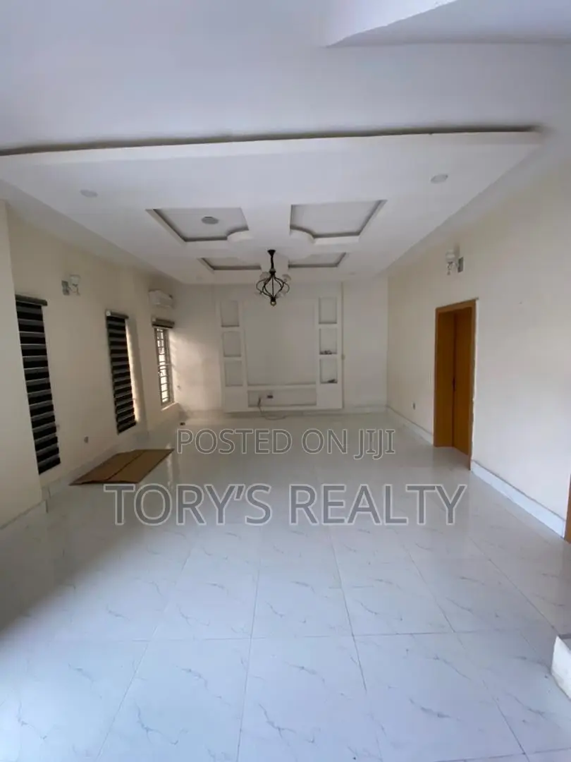 4bdrm Duplex in Ikota for rent