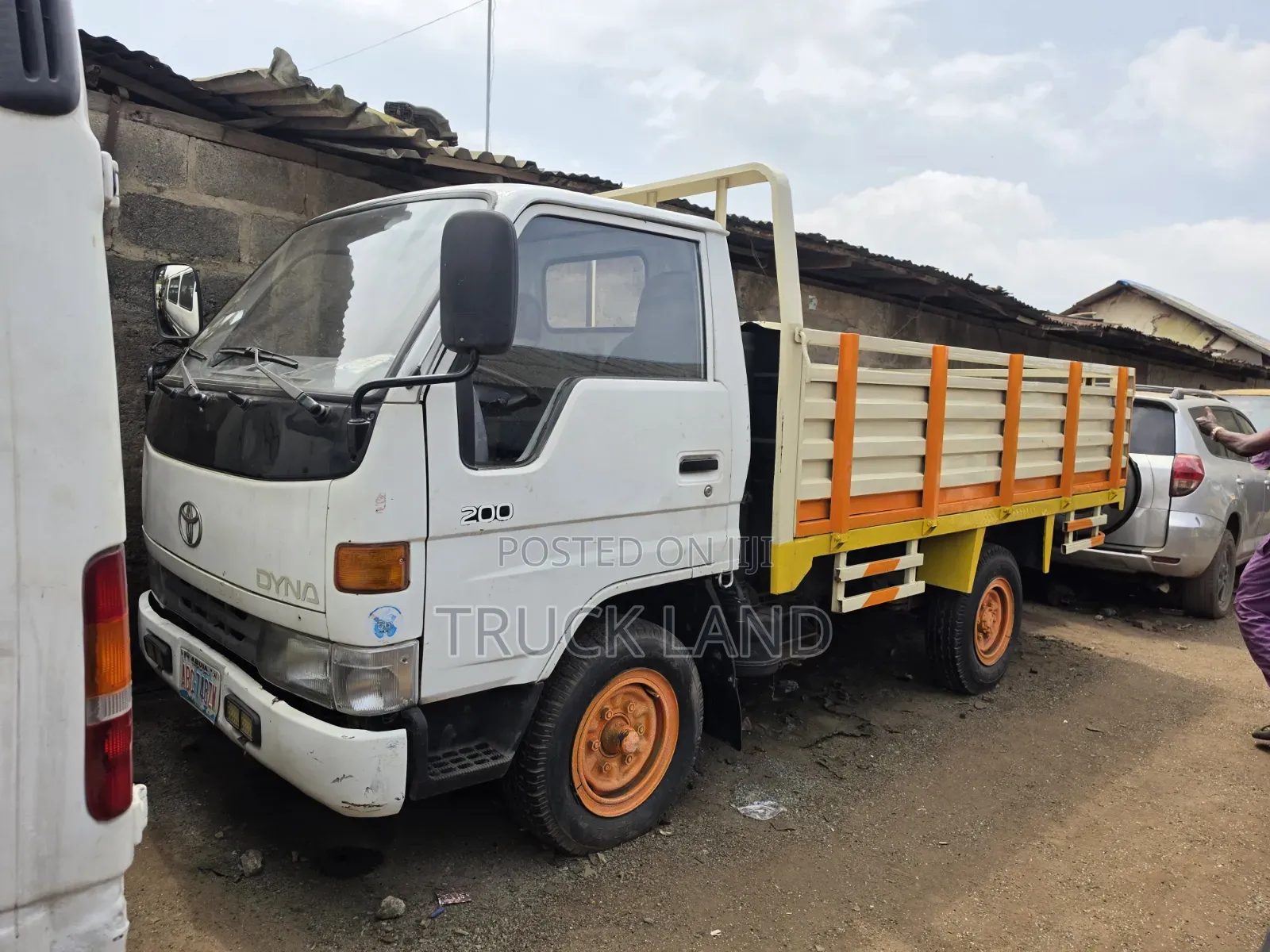 Toyota Dyna 200 Outside Springs