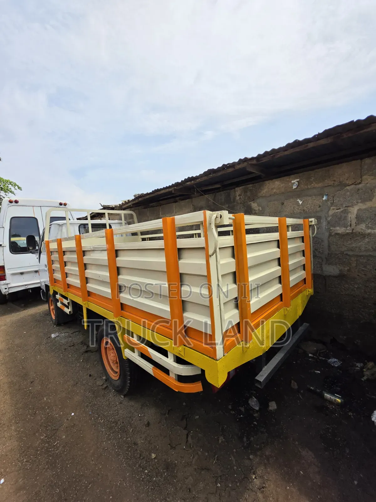 Toyota Dyna 200 Outside Springs