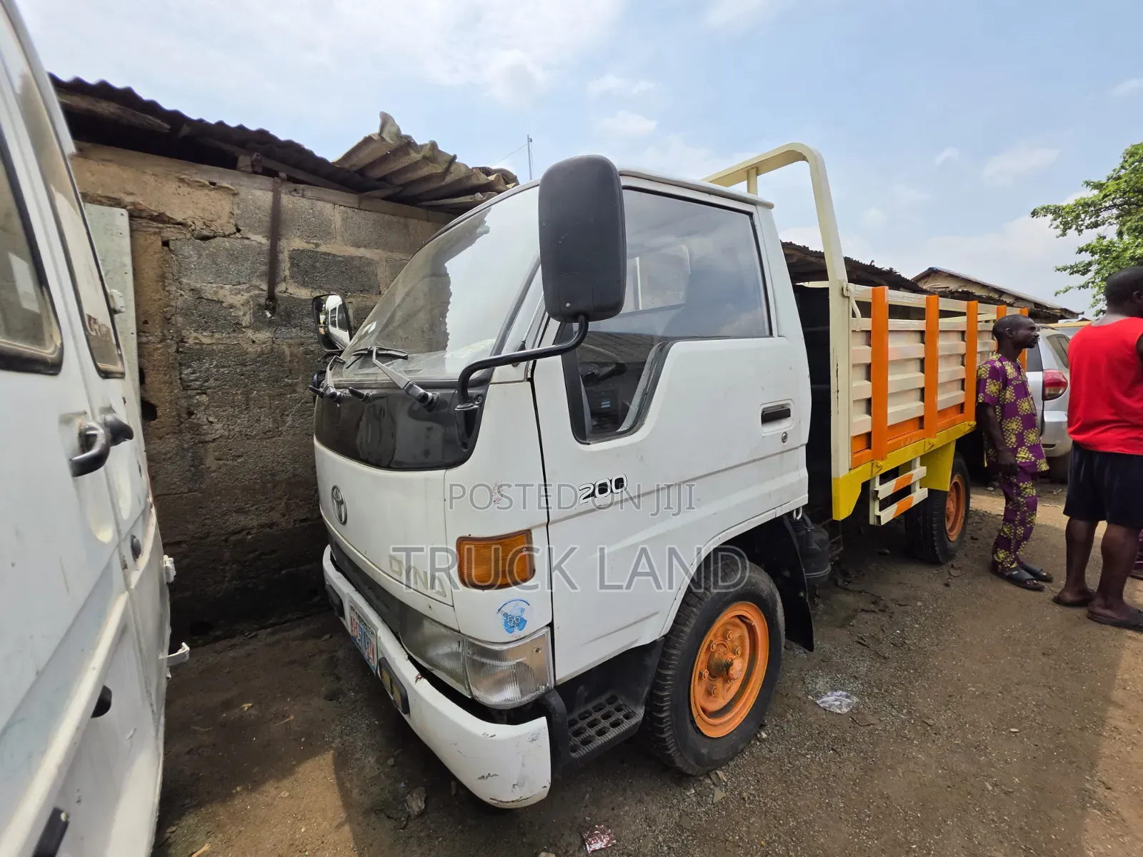 Toyota Dyna 200 Outside Springs