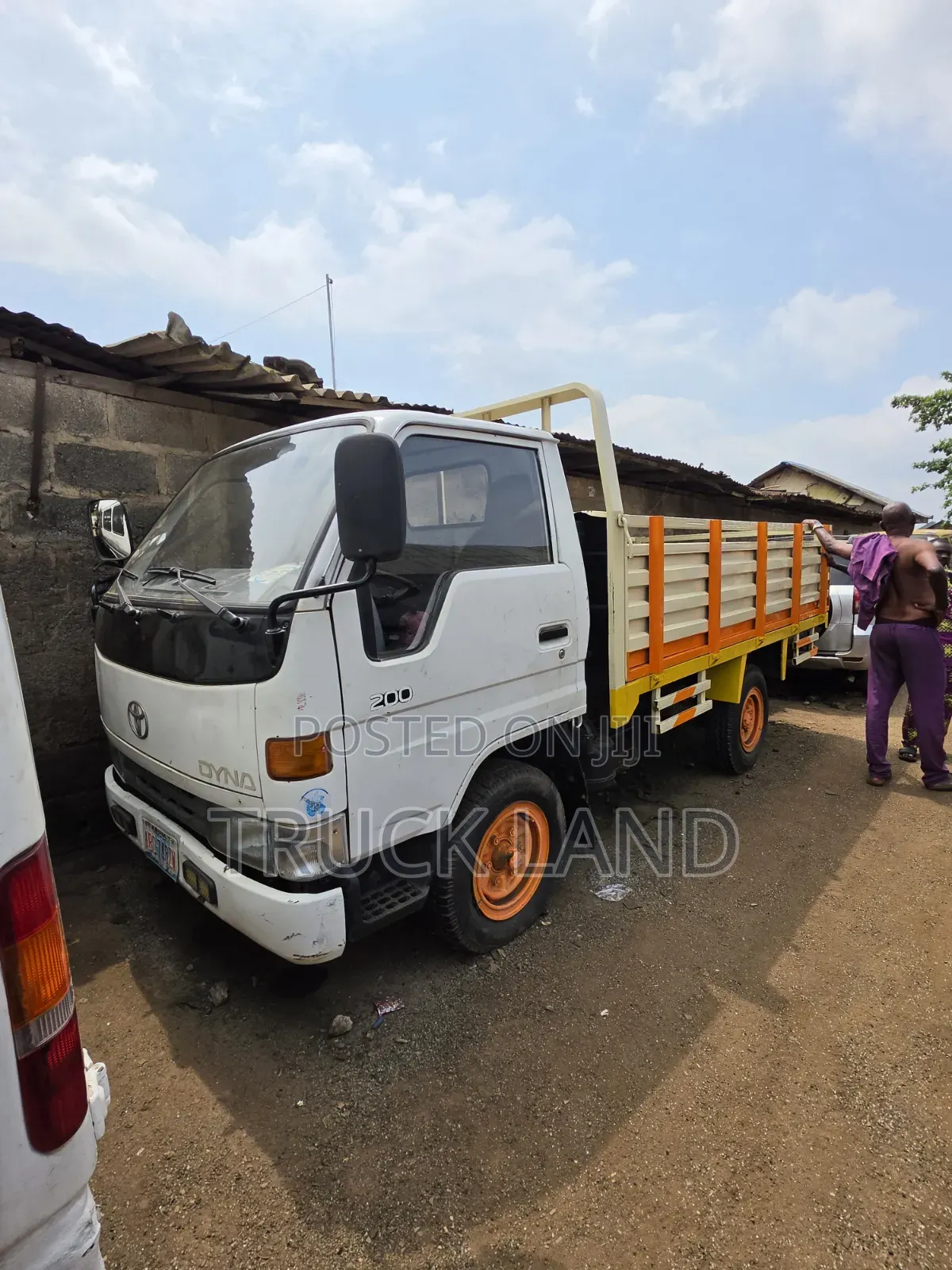 Toyota Dyna 200 Outside Springs