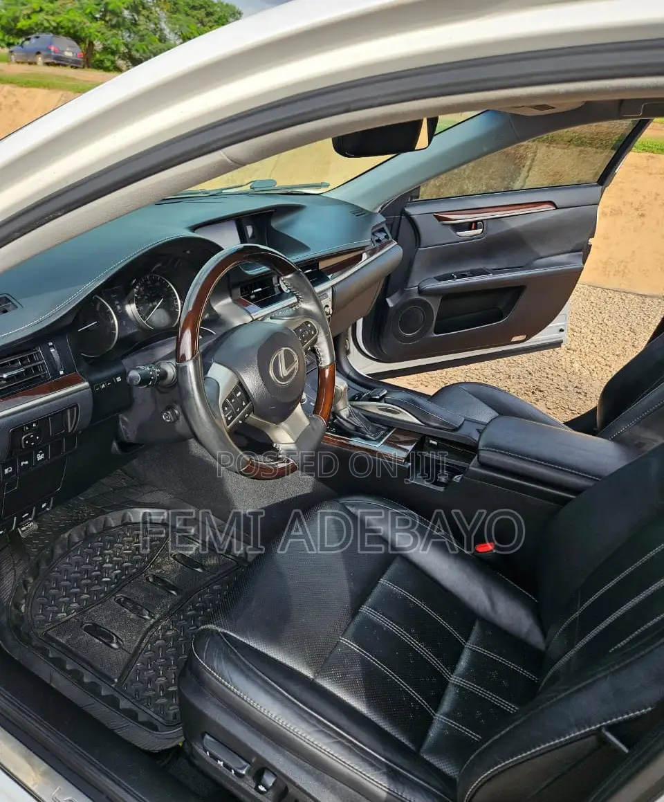 Lexus ES 300H FWD 2017 White