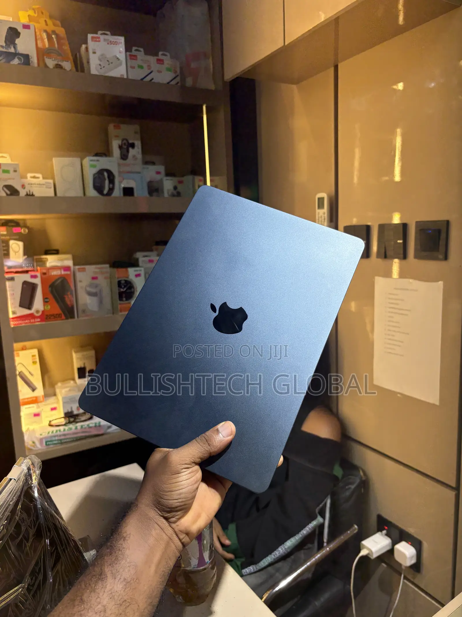 Laptop Apple MacBook Air 2022 M2 16GB Apple M2 SSD 256GB