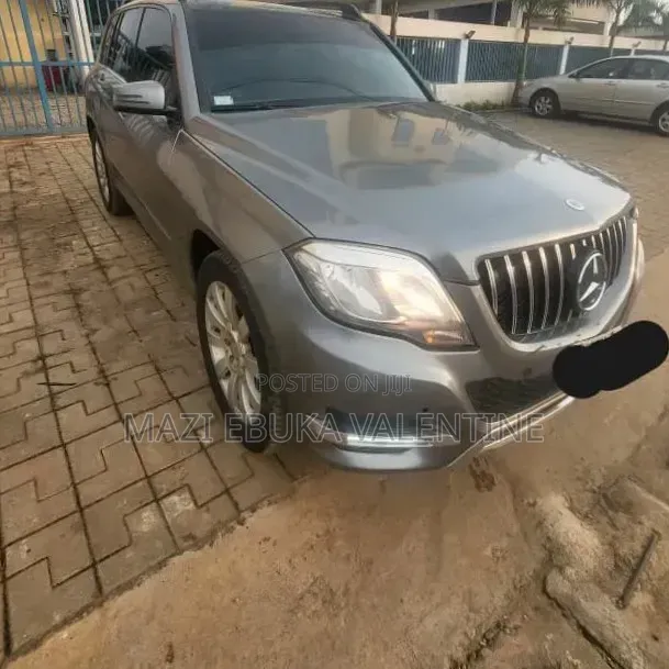 Mercedes-Benz GLK-Class 350 2010 Gold