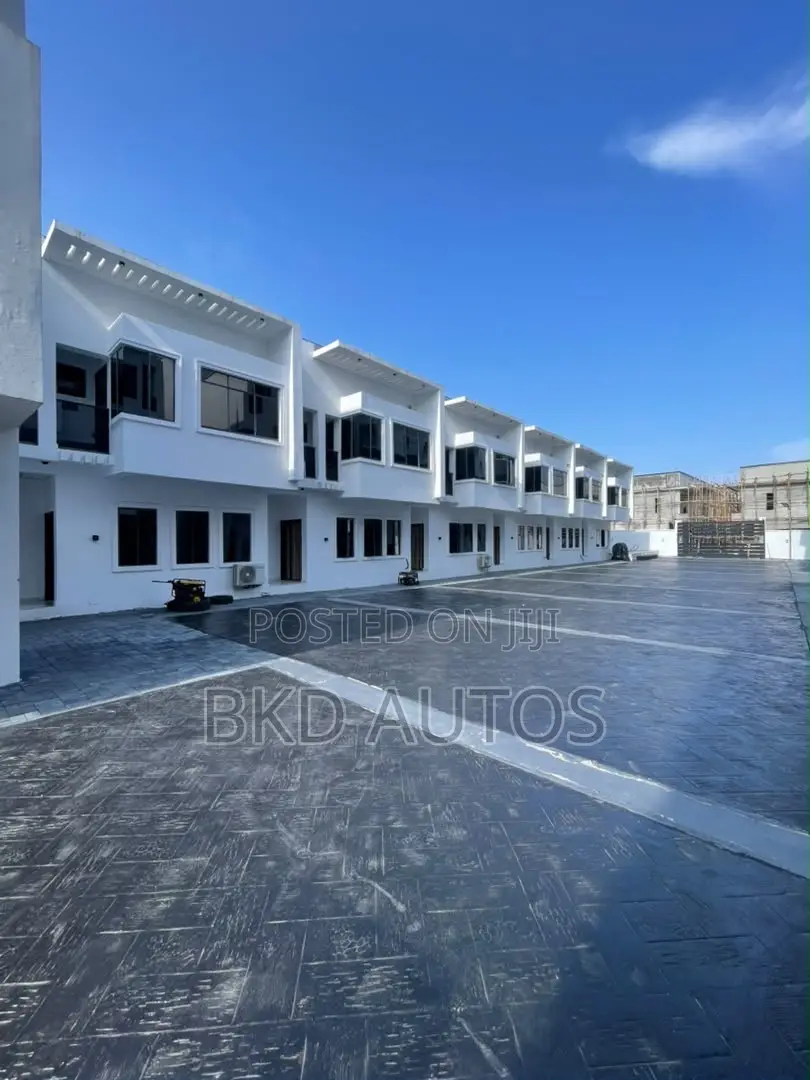 3bdrm Duplex in Lekki for sale