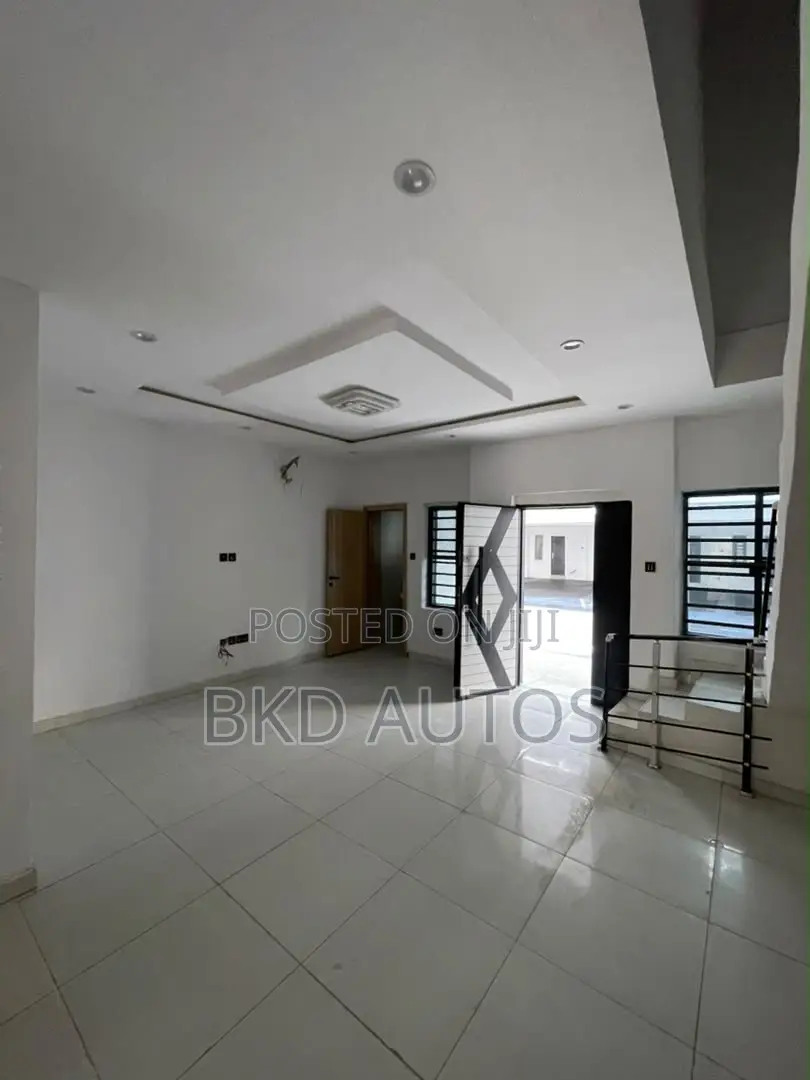 3bdrm Duplex in Lekki for sale