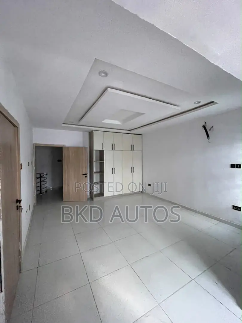 3bdrm Duplex in Lekki for sale