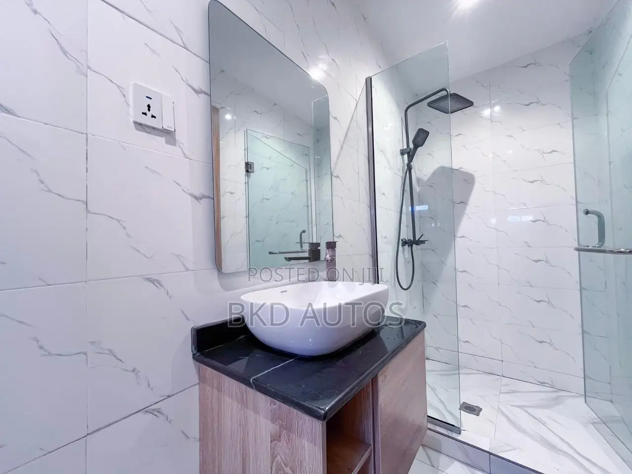 Furnished 3bdrm Apartment in Chevron for sale