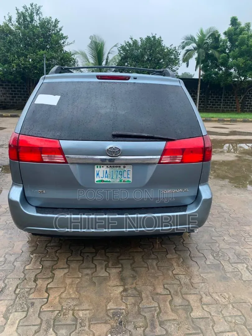 Toyota Sienna 2006 Blue