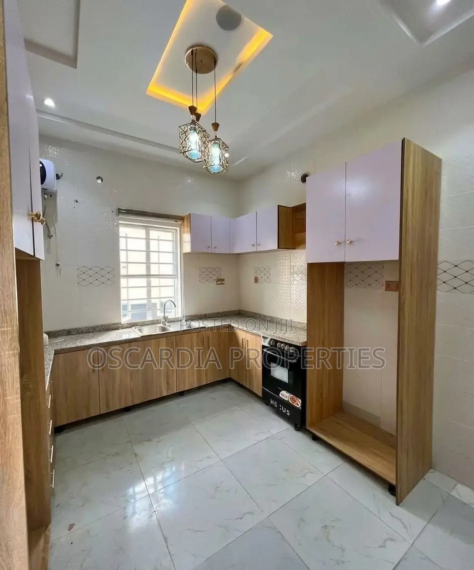 3bdrm Bungalow in Awoyaya for sale
