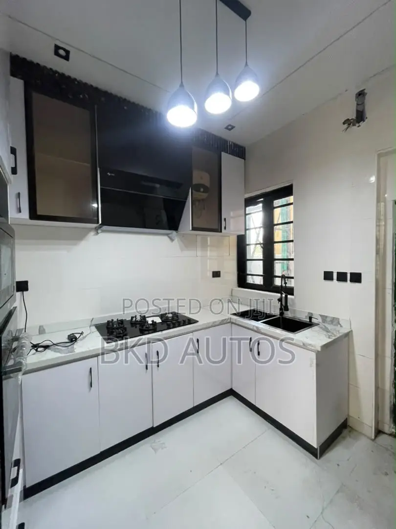 3bdrm Duplex in Ikota for sale