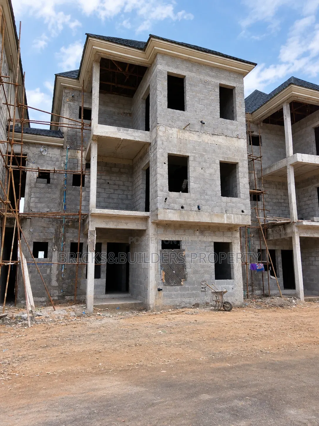 5bdrm Duplex in Kado for sale