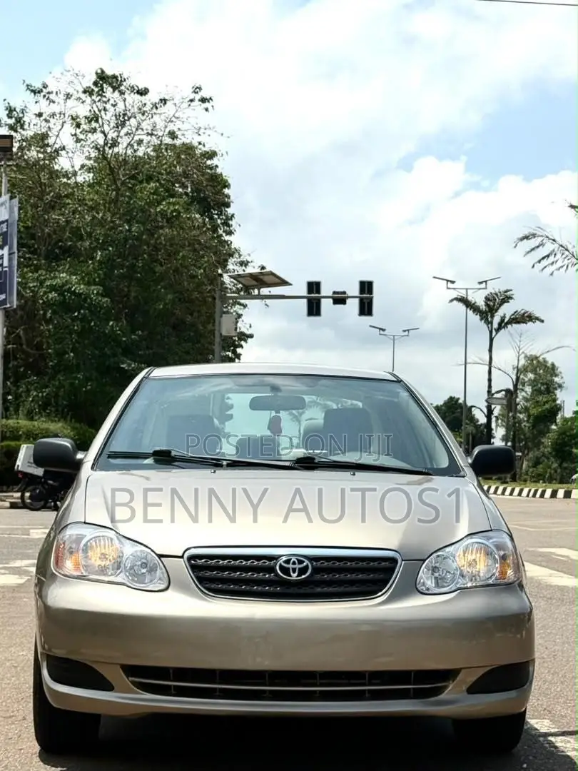 Toyota Corolla LE 2005 Gold