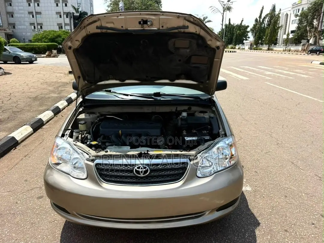 Toyota Corolla LE 2005 Gold