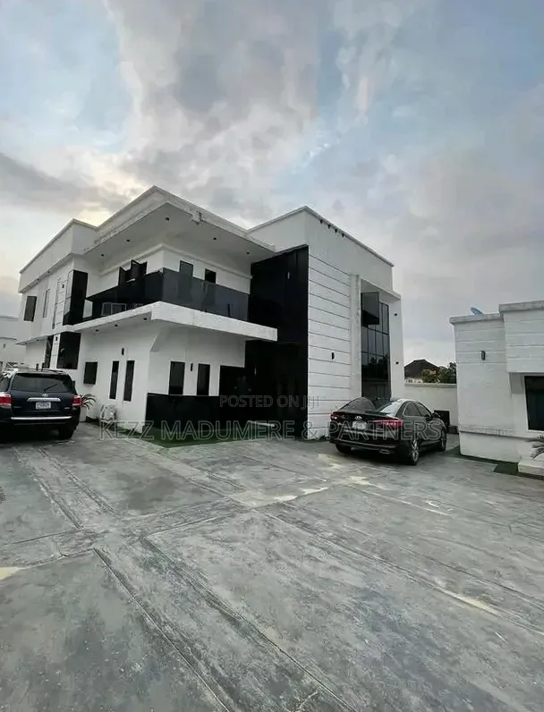 4bdrm Duplex in Radio Est , Mgboba , New Layout for sale
