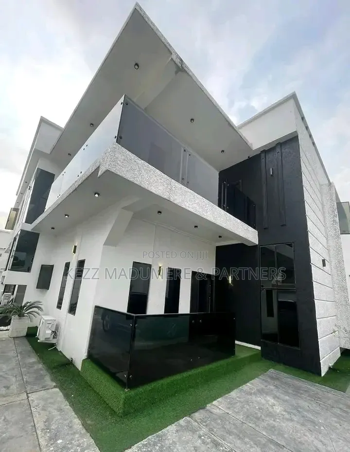 4bdrm Duplex in Radio Est , Mgboba , New Layout for sale