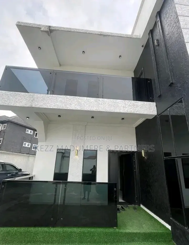 4bdrm Duplex in Radio Est , Mgboba , New Layout for sale