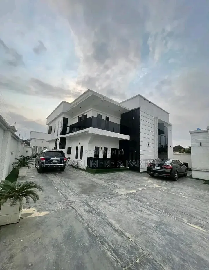 4bdrm Duplex in Radio Est , Mgboba , New Layout for sale