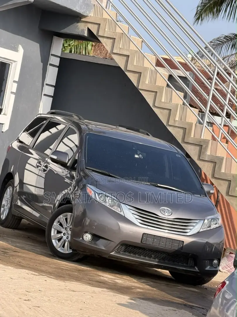 Toyota Sienna Limited Premium 7 Passenger (3.5L 6cyl 8A) 2016 Gray