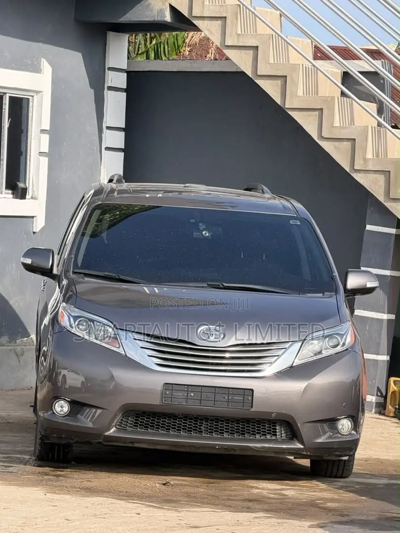 Toyota Sienna Limited Premium 7 Passenger (3.5L 6cyl 8A) 2016 Gray