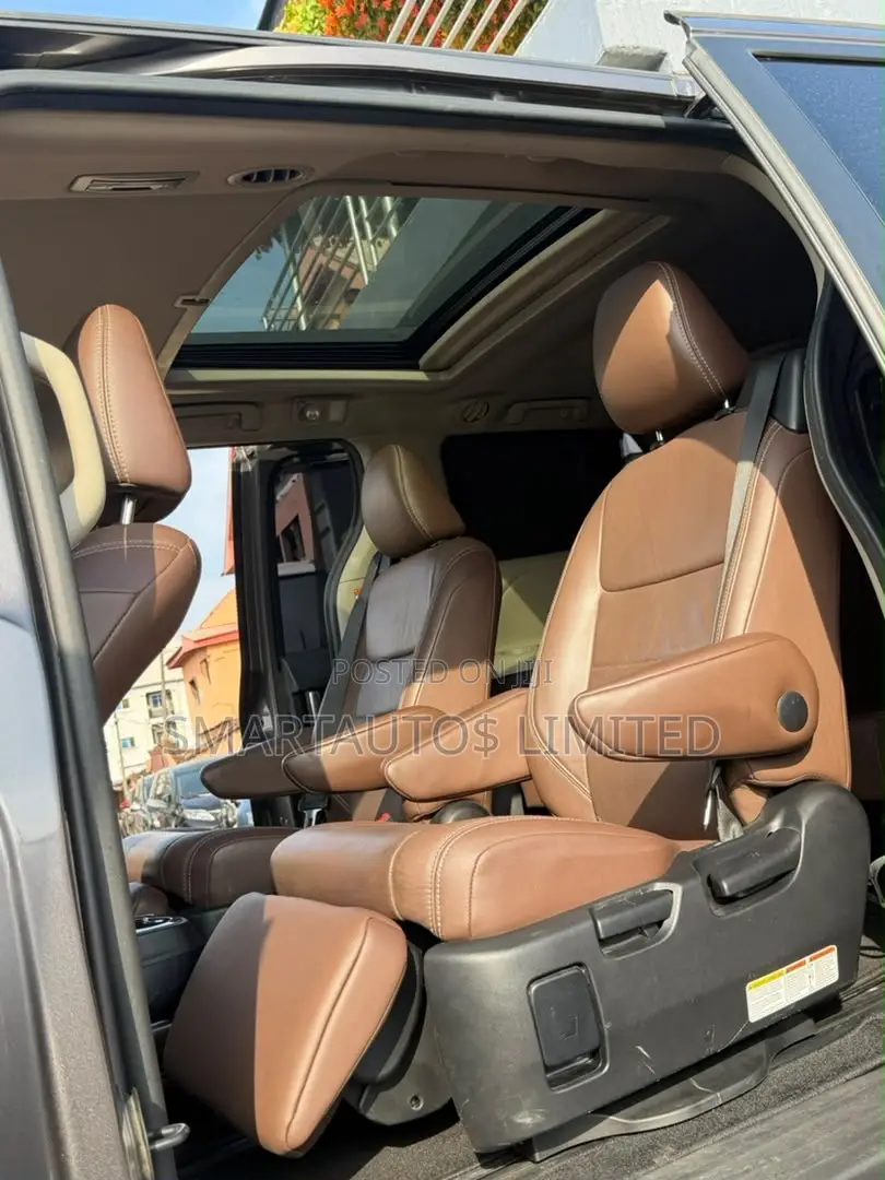 Toyota Sienna Limited Premium 7 Passenger (3.5L 6cyl 8A) 2016 Gray
