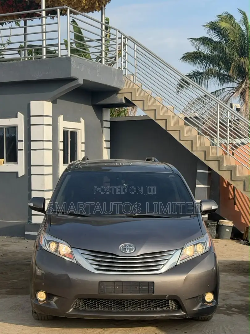 Toyota Sienna Limited Premium 7 Passenger (3.5L 6cyl 8A) 2016 Gray