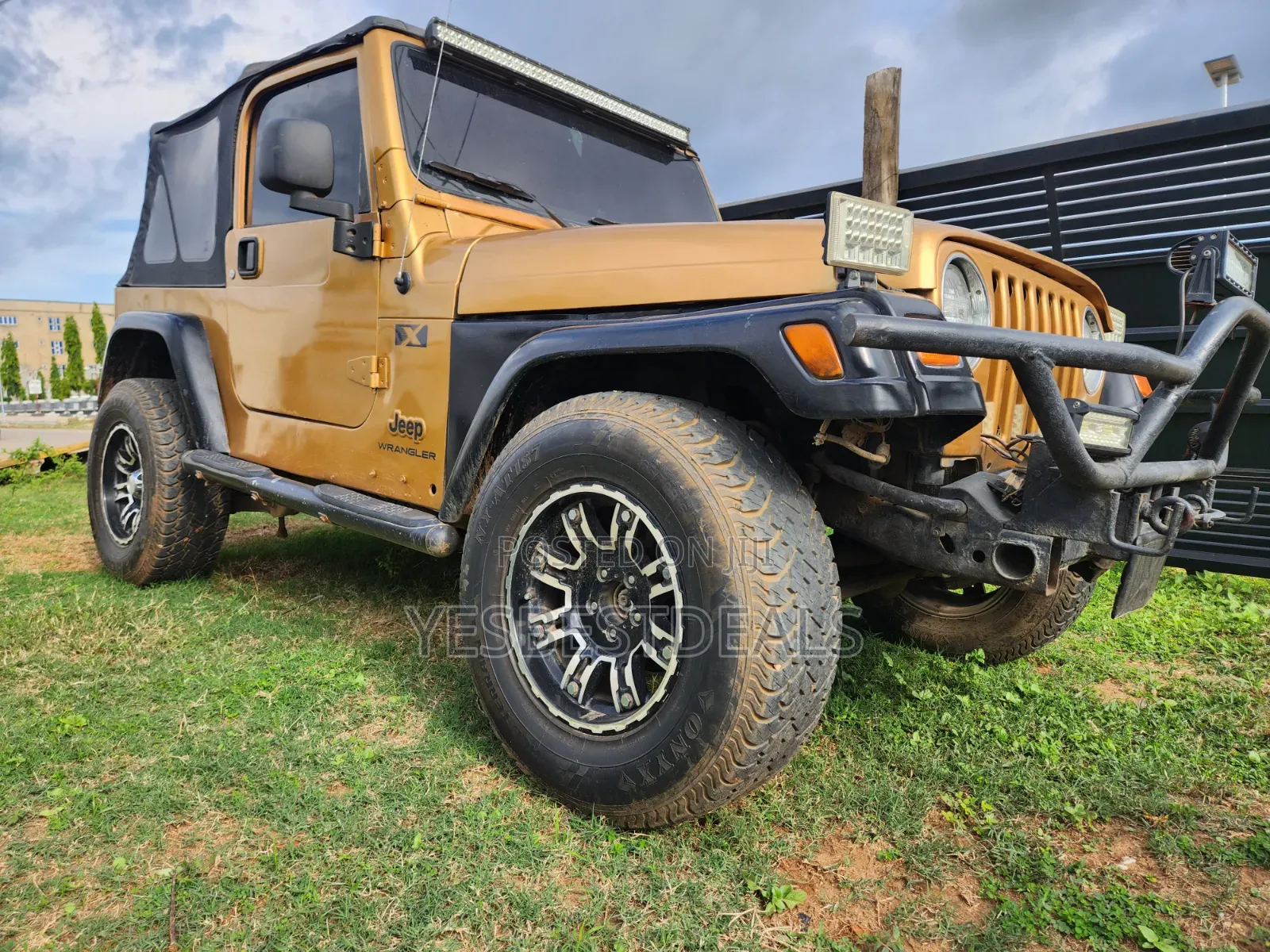 Jeep Wrangler Rubicon 2010 Yellow