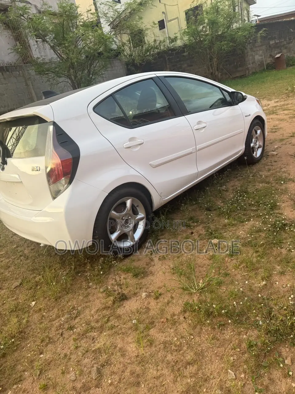 Toyota Prius 4dr Hatchback (1.8L 4cyl gas/electric hybrid CVT) 2016