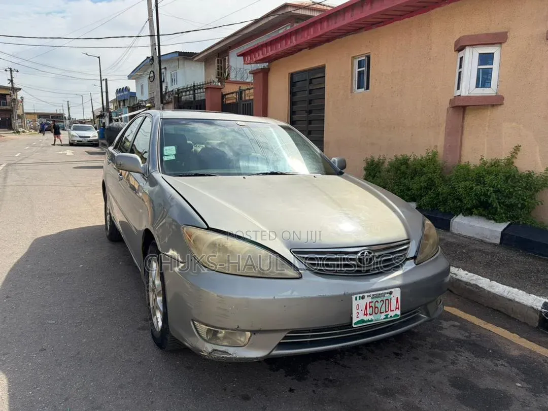 Toyota Camry XLE V6 4dr Sedan (3.0L 6cyl 5A) 2005 Blue