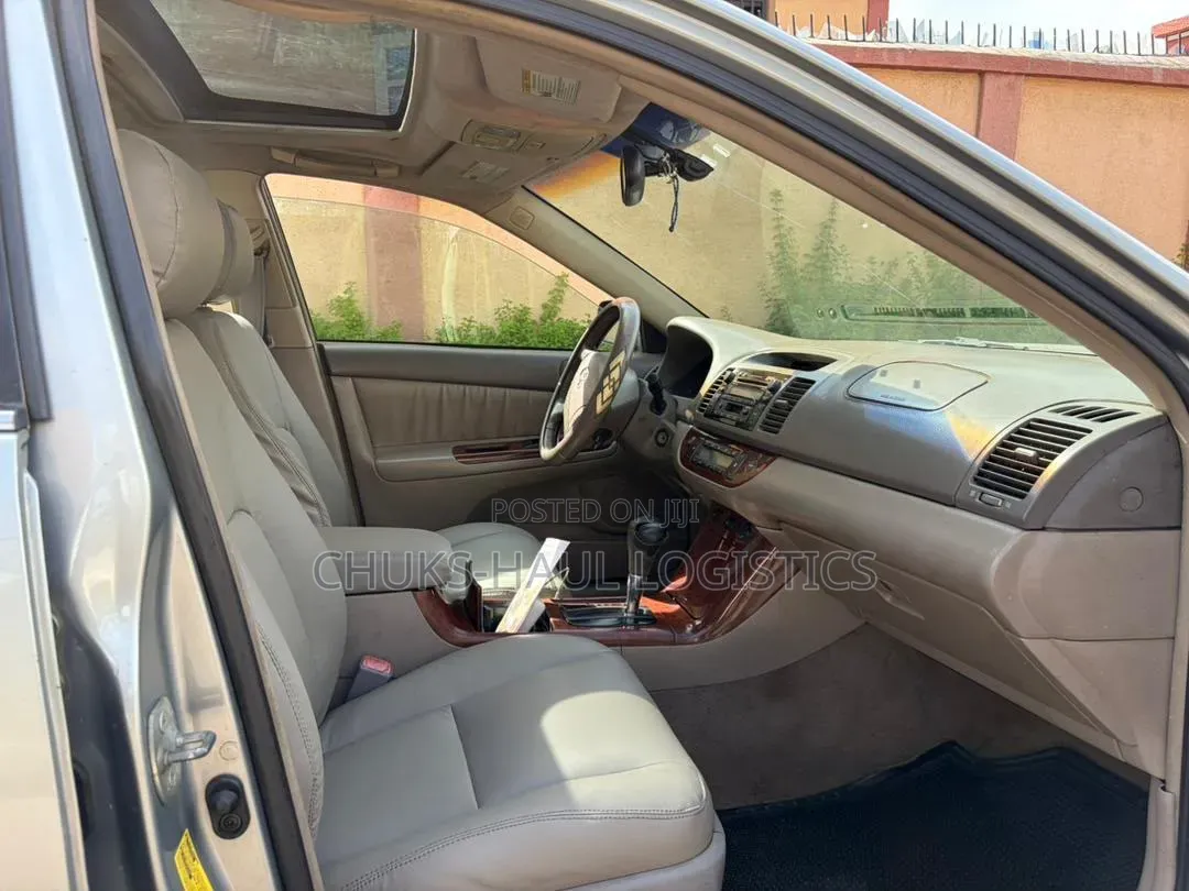 Toyota Camry XLE V6 4dr Sedan (3.0L 6cyl 5A) 2005 Blue