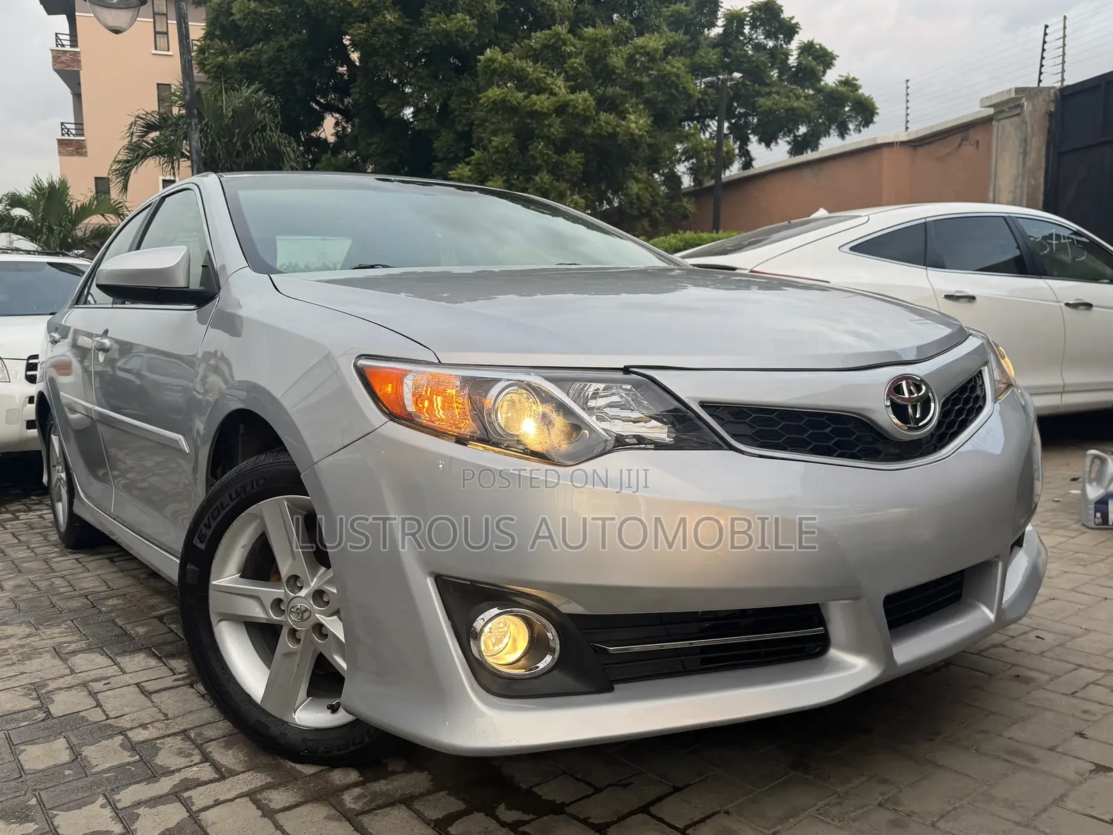Toyota Camry SE 4dr Sedan (2.5L 4cyl 6A) 2014 Silver