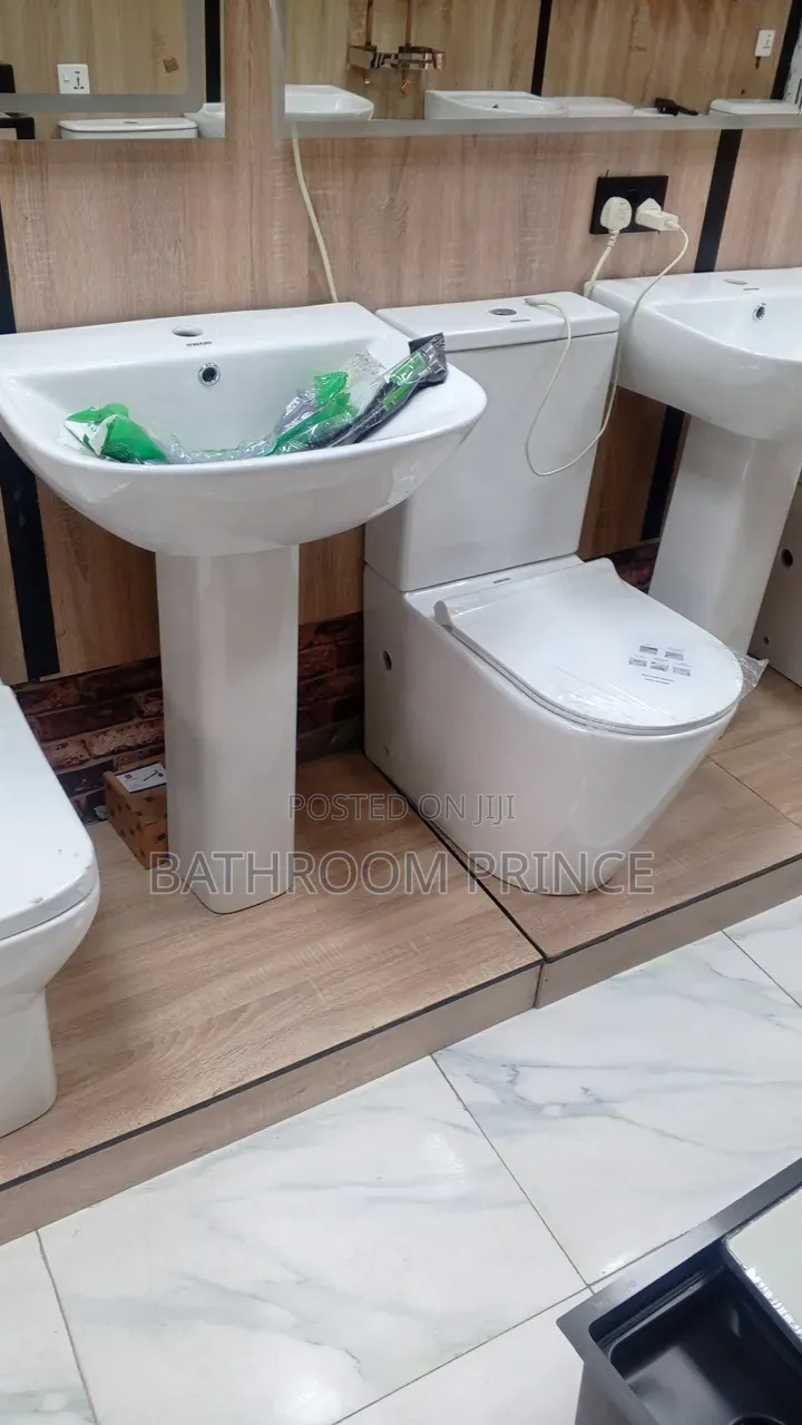 Exclusive White Round Water Closet