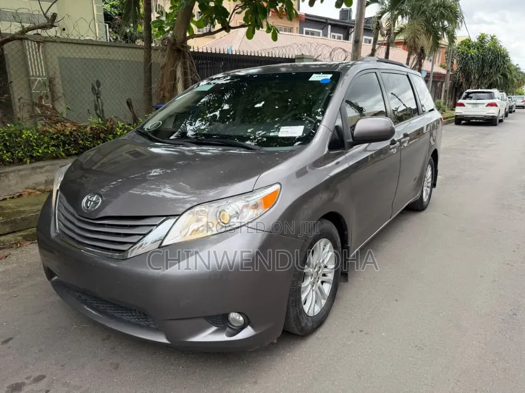 Toyota Sienna 2015 Gray