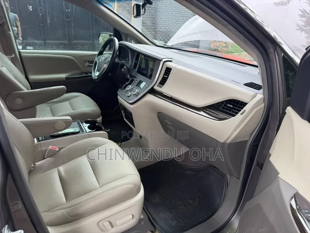 Toyota Sienna 2015 Gray
