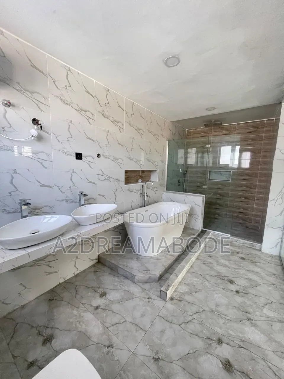 5bdrm Duplex in Omole for rent