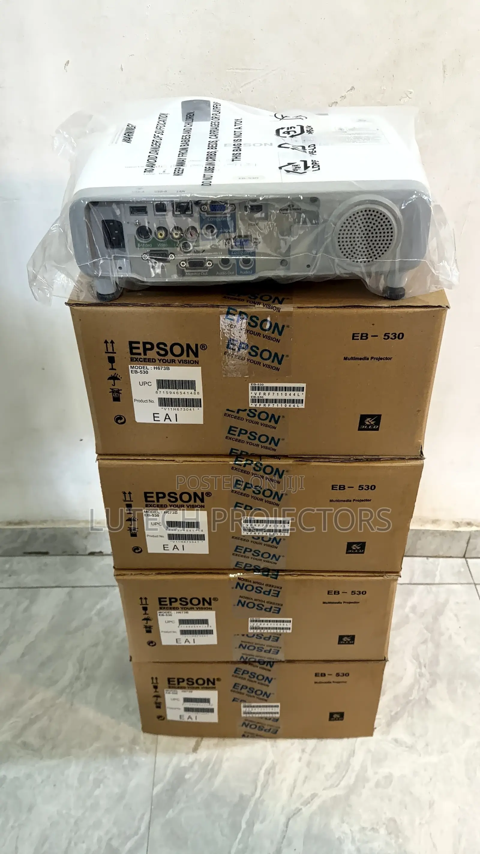 New Short Throws Projector in Lagos Ikeja, Abuja,kaduna,Kano,ph,Warri