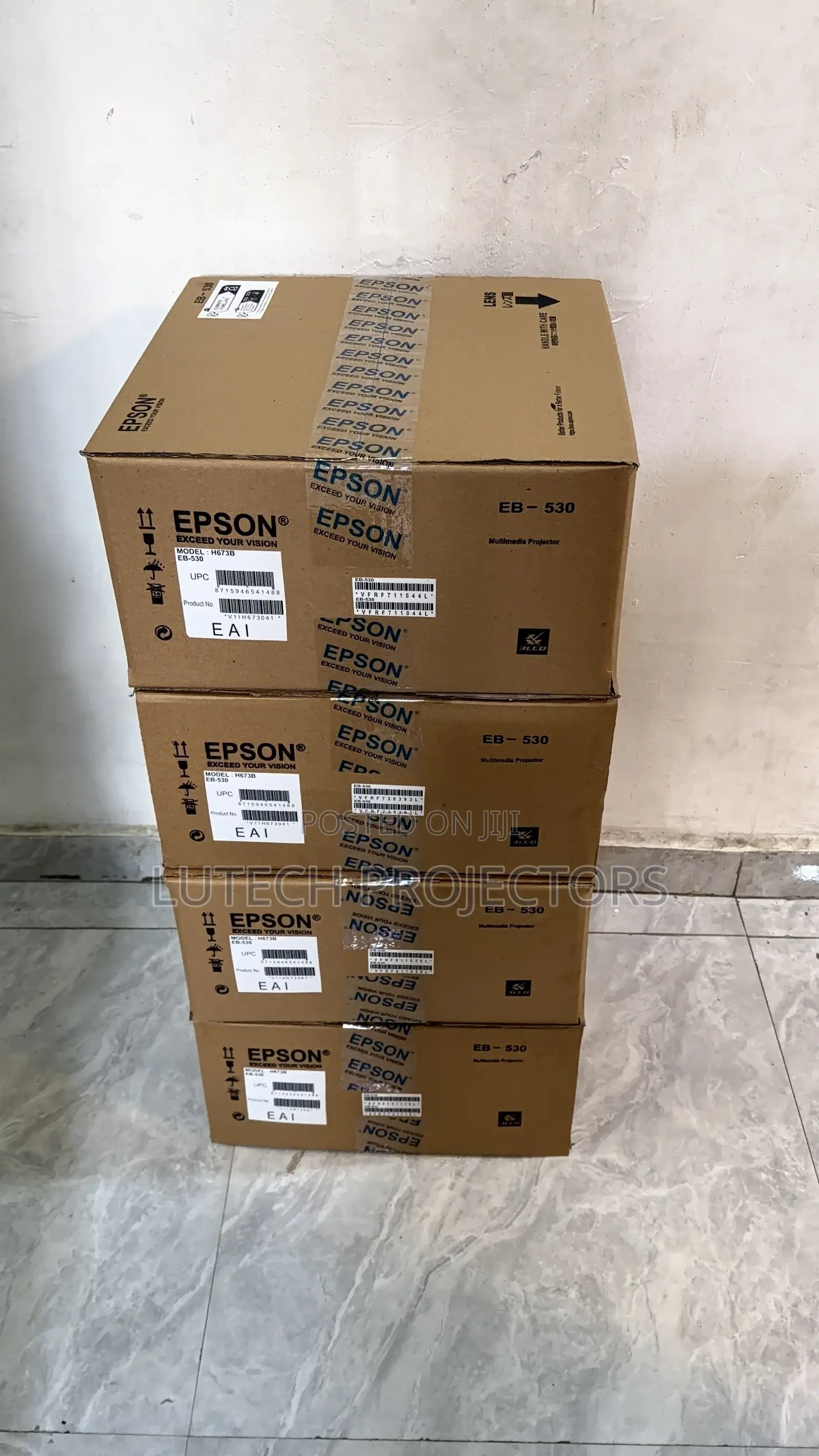 New Short Throws Projector in Lagos Ikeja, Abuja,kaduna,Kano,ph,Warri