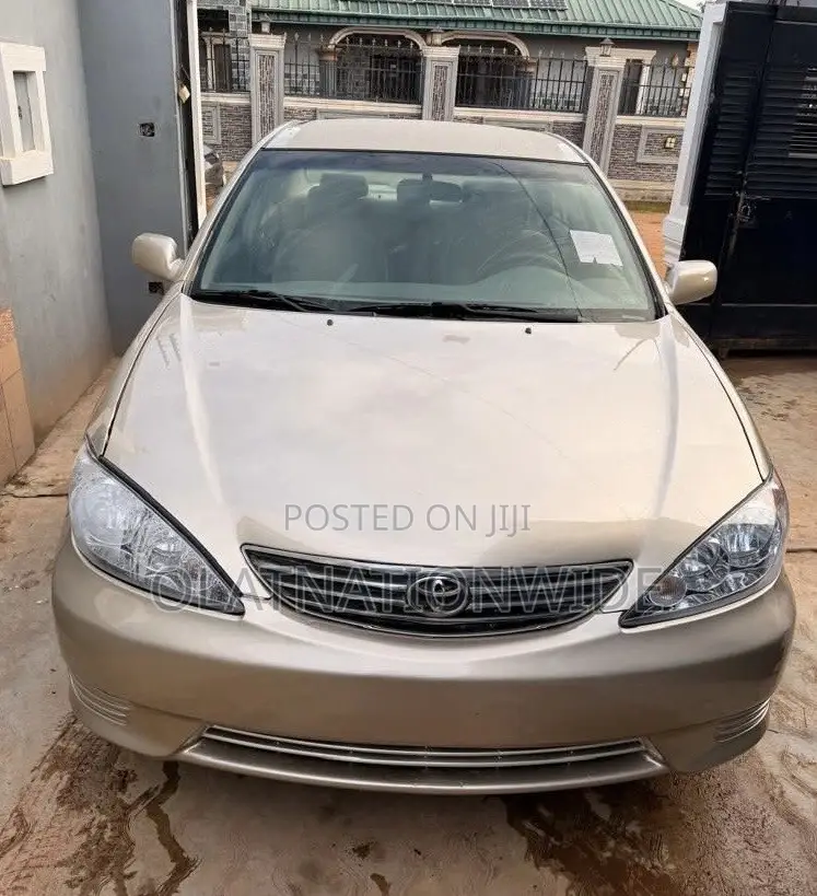 Toyota Camry 2005 Gold
