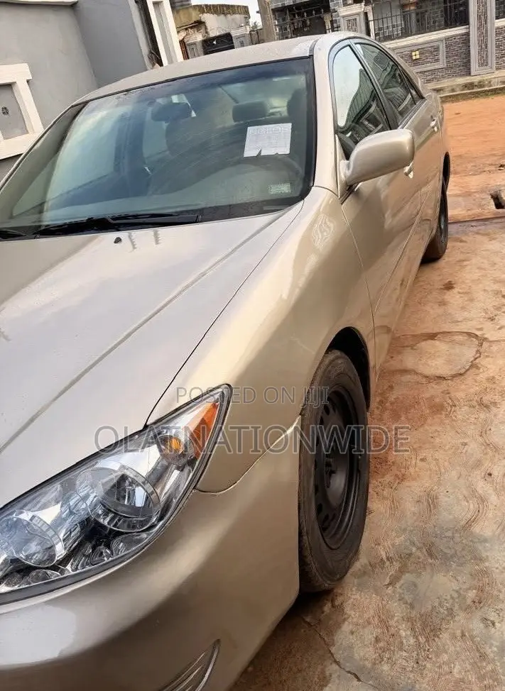 Toyota Camry 2005 Gold