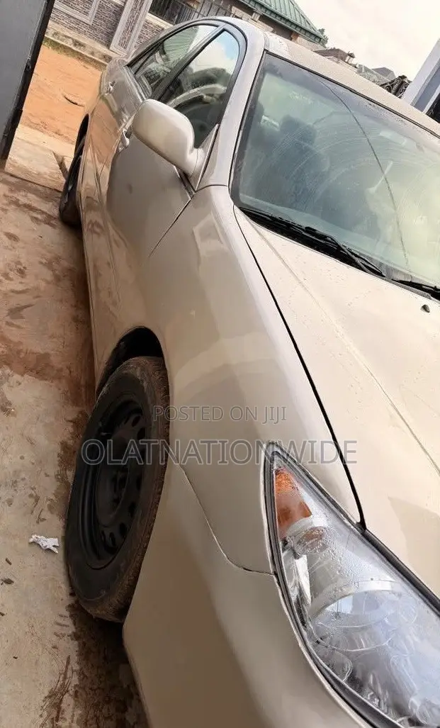 Toyota Camry 2005 Gold