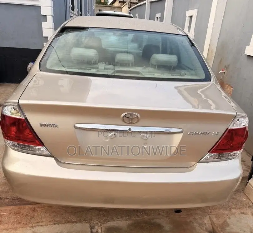 Toyota Camry 2005 Gold