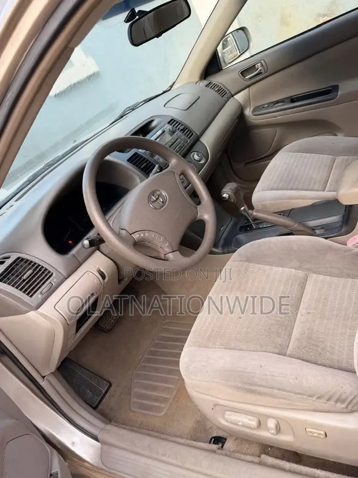 Toyota Camry 2005 Gold