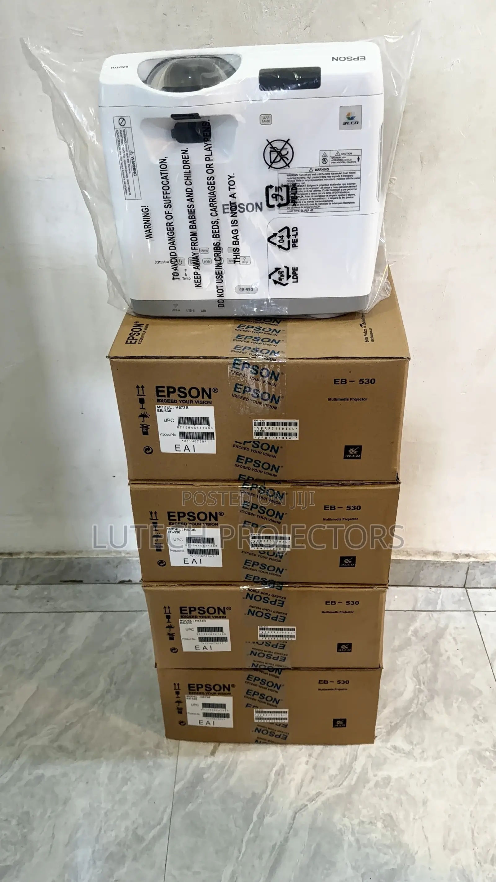 New Short Throws Projector in Lagos Ikeja, Abuja,kaduna,Kano,ph,Warri