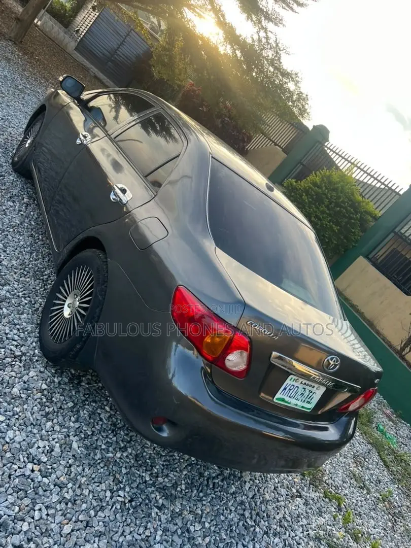 Toyota Corolla LE 4dr Sedan (1.8L 4cyl 4A) 2010 Gray