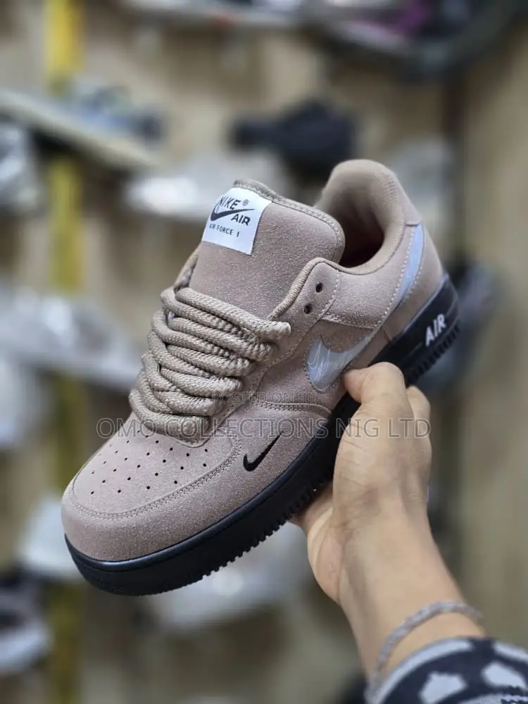 Nike Men’s Premium Luxury Suede Top Sneakers – Fully Boxed