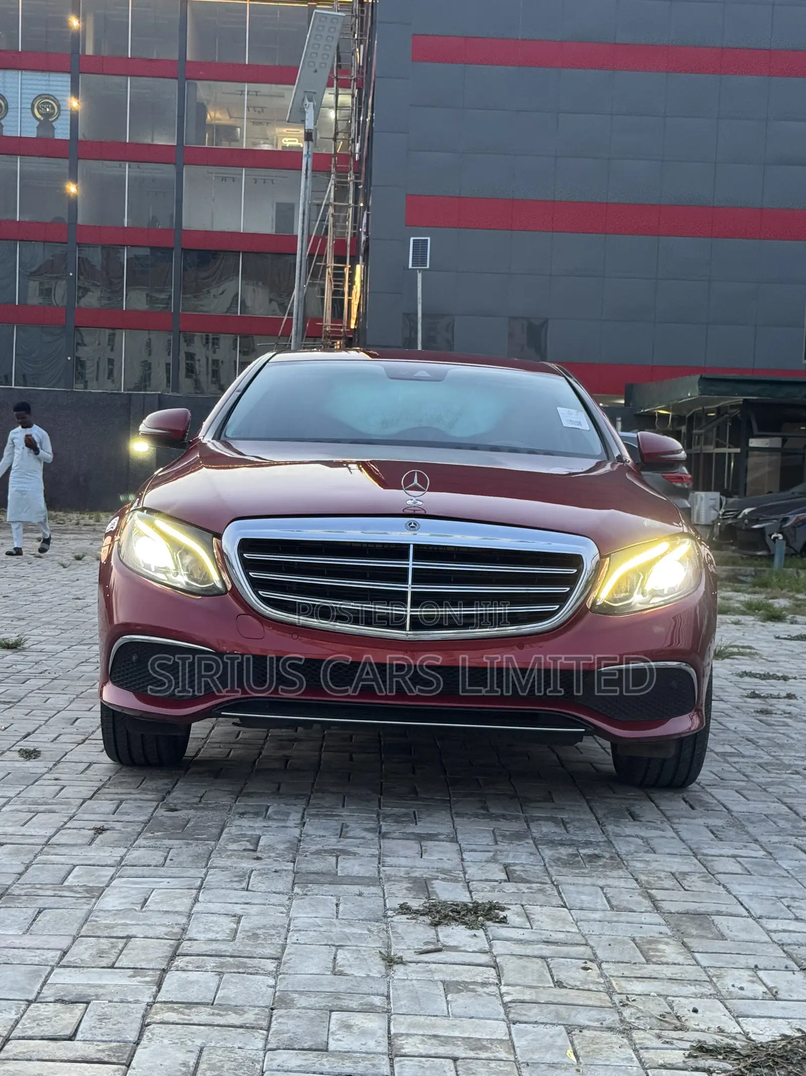 Mercedes-Benz E300 2018 Red