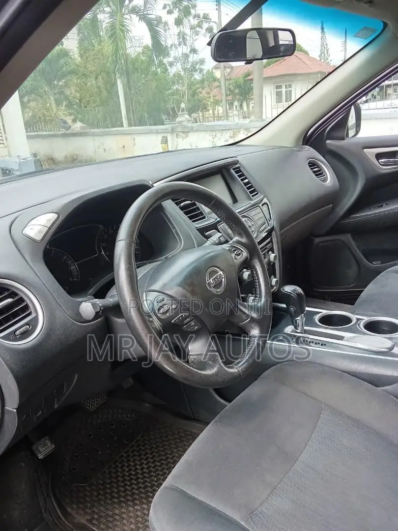 Nissan Pathfinder 2015 Black
